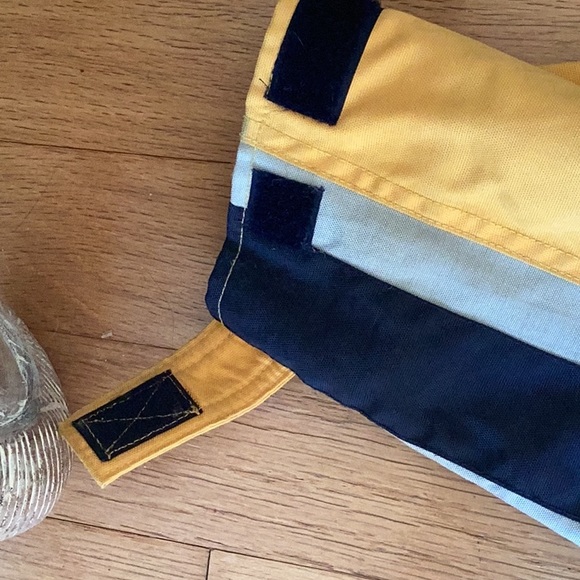 Abercrombie Fitch Performance sz small Yellow with navy/light blu… - Picture 4 of 13